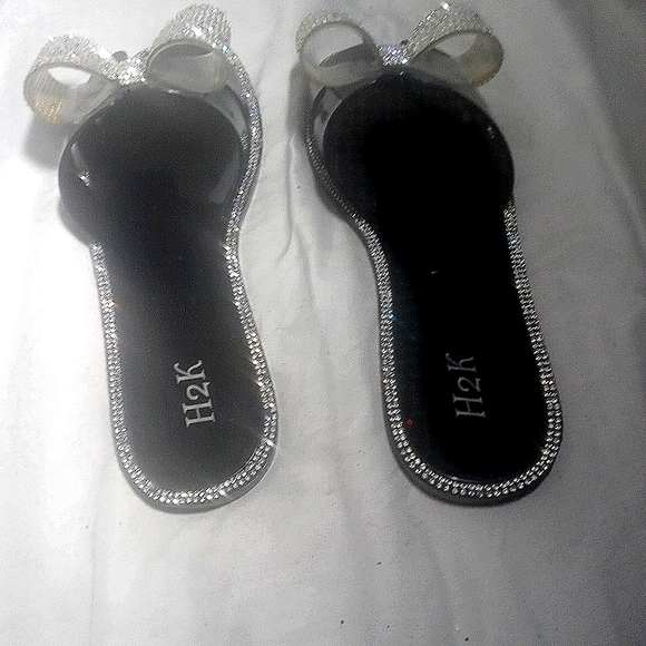 H2K Black slippers size 9 - Picture 1 of 3